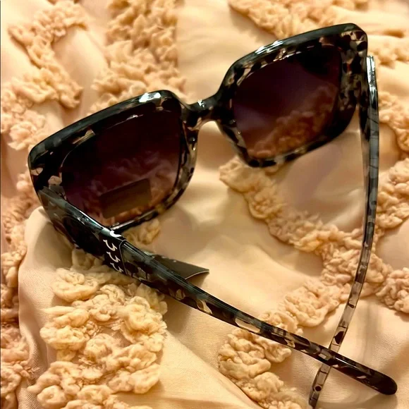 True Religion Tortoise Shell Sunglasses - Picture 4 of 5